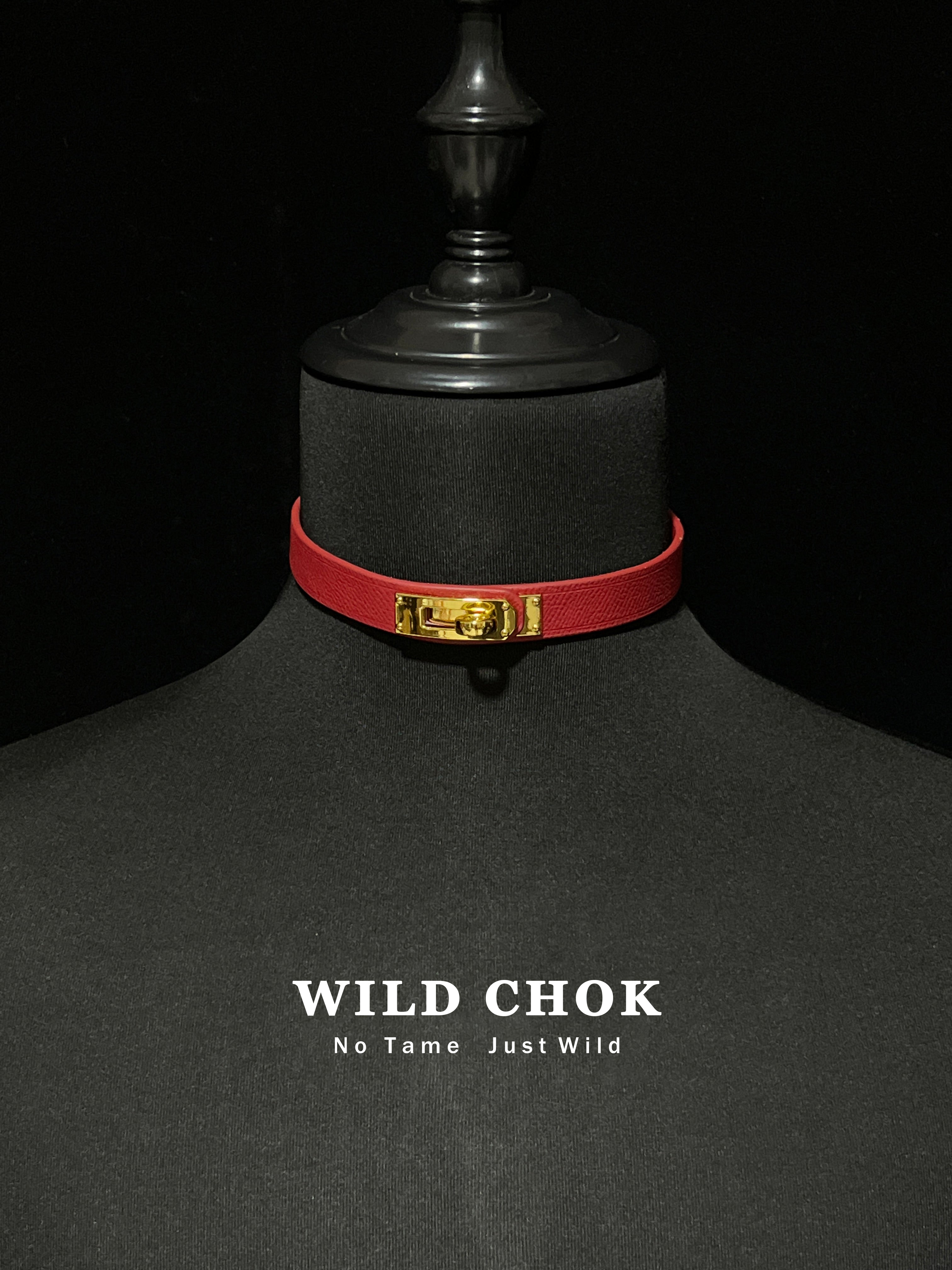 WILDCHOK Genuine Cowhide Leather Choker with Gold Lock Buckle - Red Black Orange Textured Daily Party Fashion Accessory