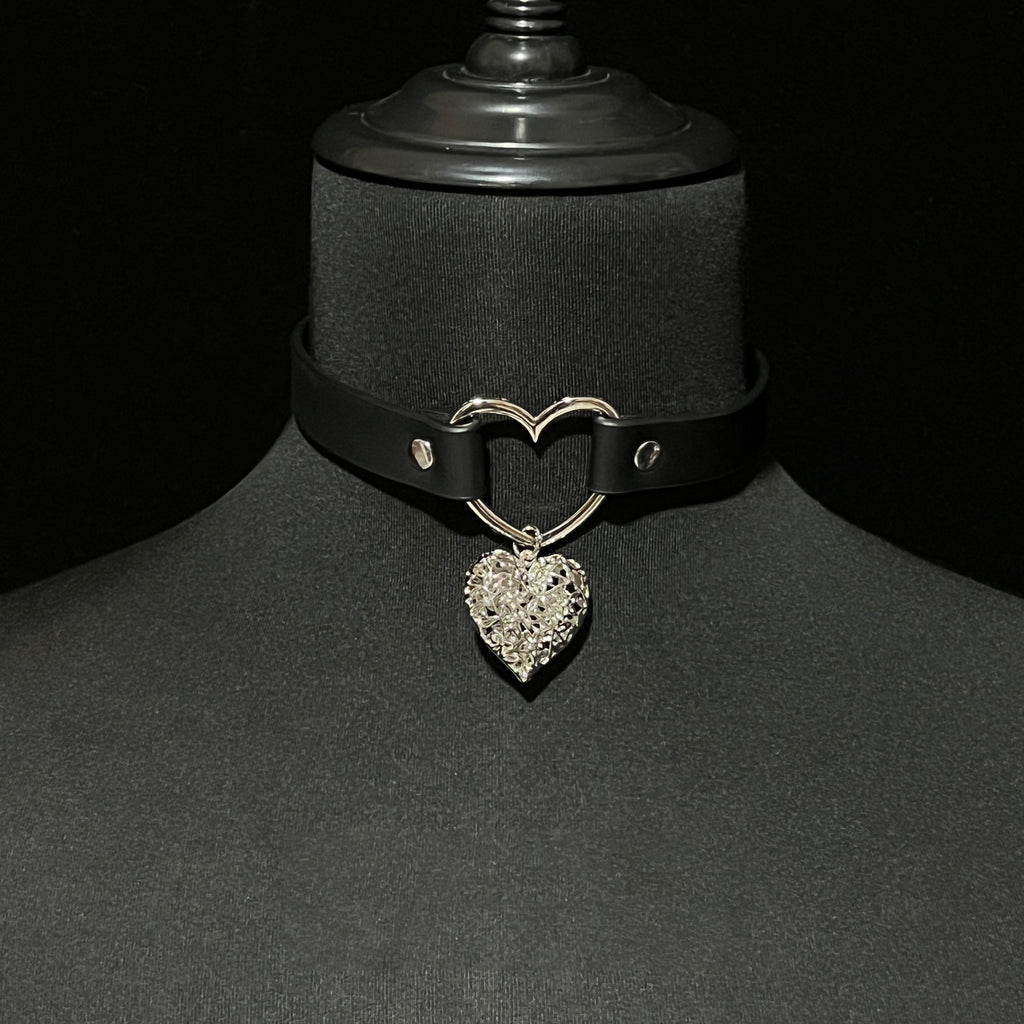 WILDCHOK Heart Pendant PU Collar, Leash Set with Hollow Heart Charm