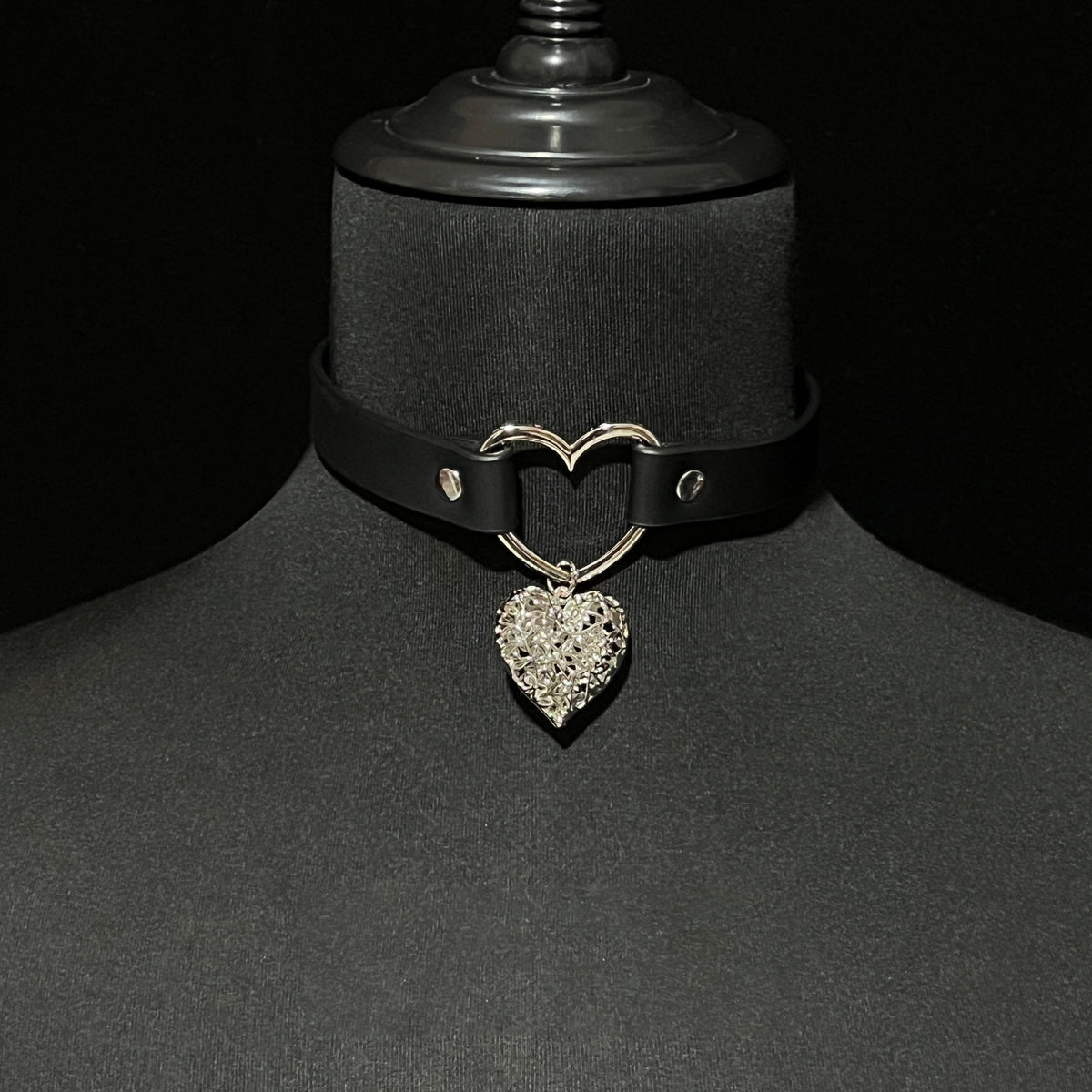 WILDCHOK Heart Pendant PU Collar, Leash Set with Hollow Heart Charm