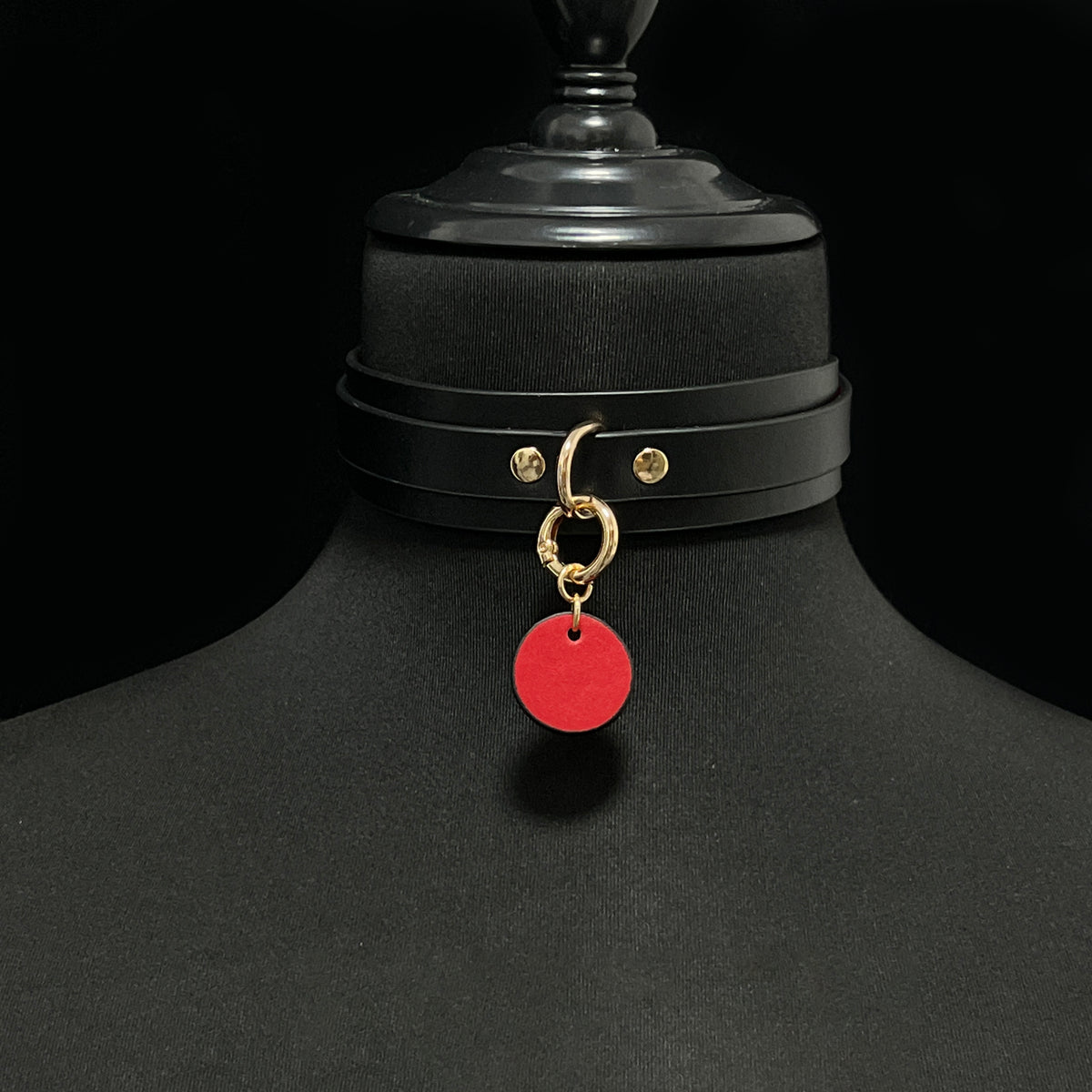 WILDCHOK Double‑Layer Genuine Cowhide Leather Choker | Contrast Inner Lining with Engravable Round Tag Pendant