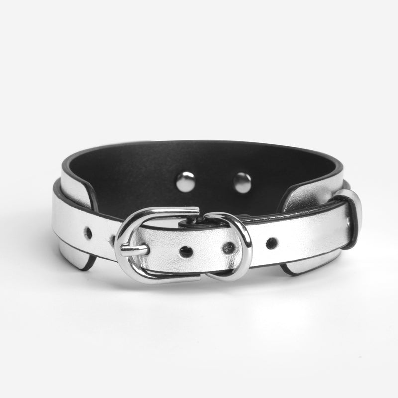 WILDCHOK Double‑Layer Genuine Cowhide Leather Choker | Contrast Inner Lining with Engravable Round Tag Pendant