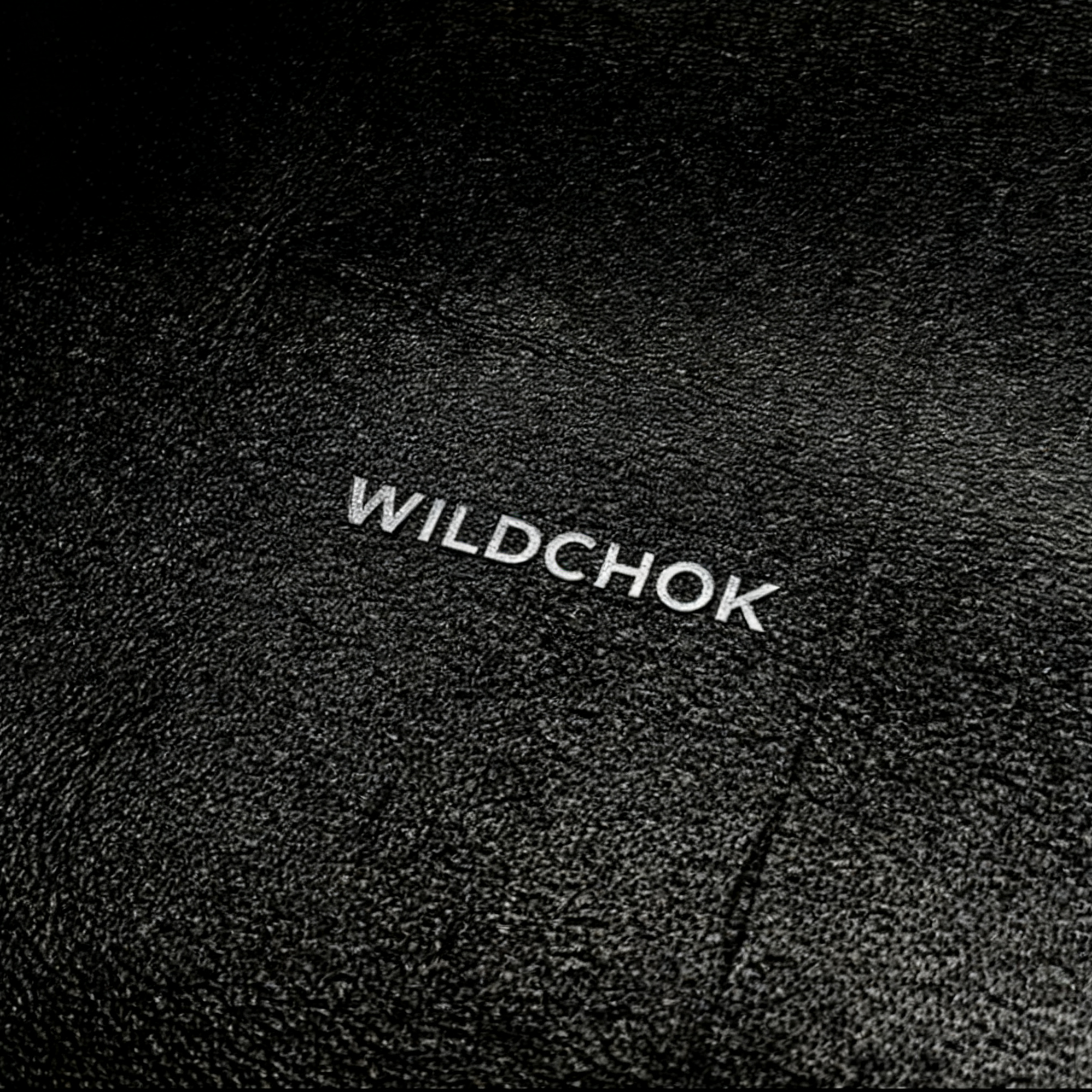 WILDCHOK Genuine Cowhide Leather Choker with Gold Lock Buckle - Red Black Orange Textured Daily Party Fashion Accessory