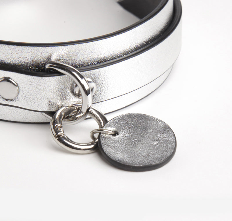 WILDCHOK Double‑Layer Genuine Cowhide Leather Choker | Contrast Inner Lining with Engravable Round Tag Pendant