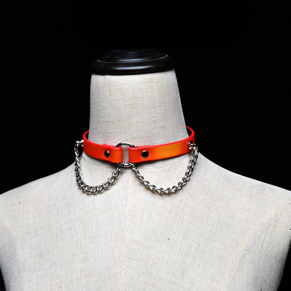 WILDCHOK Heat‑Reactive Color Changing PU Choker Necklace with Metal Chain Detail
