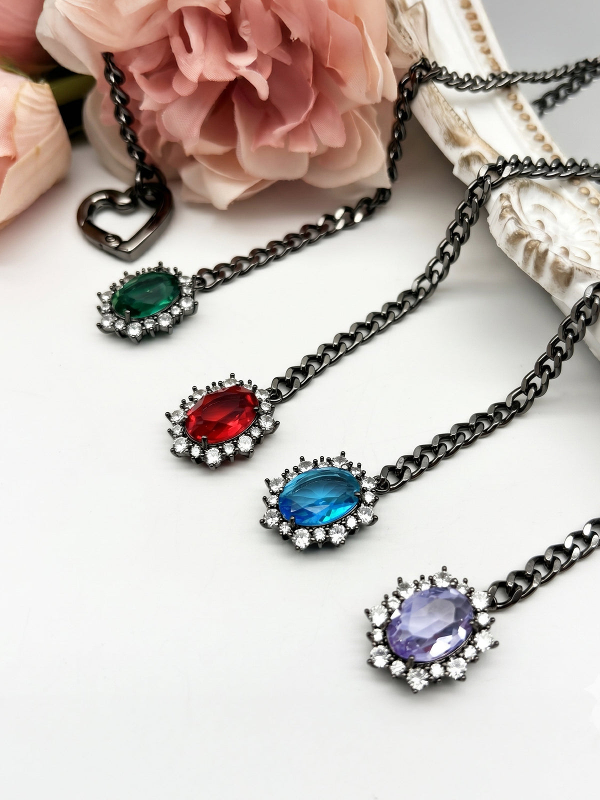 WILDCHOK - Gemstone Charm Loop Choker