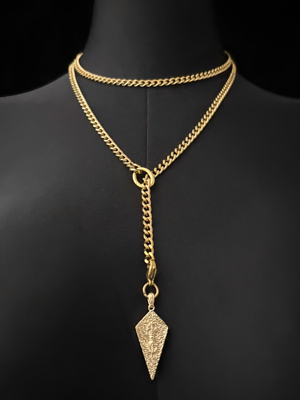 WILDCHOK - Knight’s Shield Loop Choker