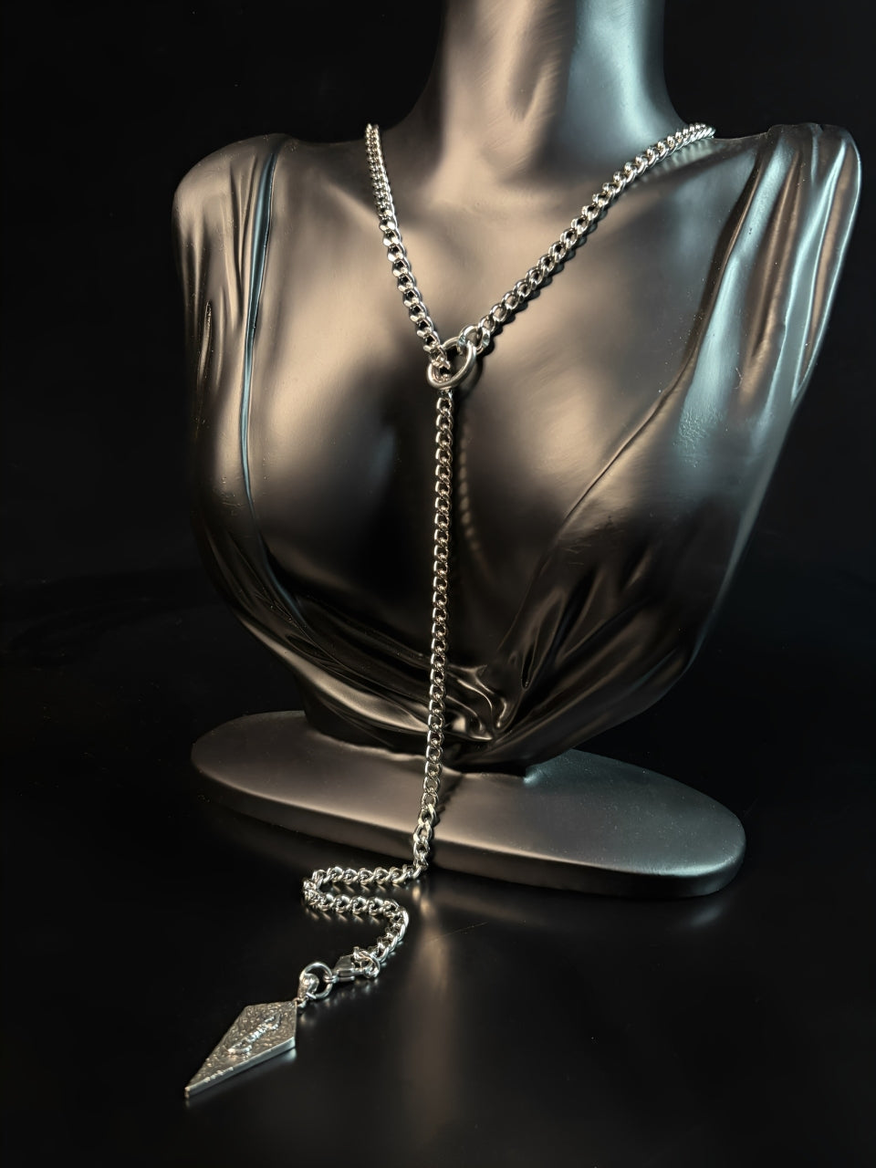WILDCHOK - Knight’s Shield Slip Chain Choker
