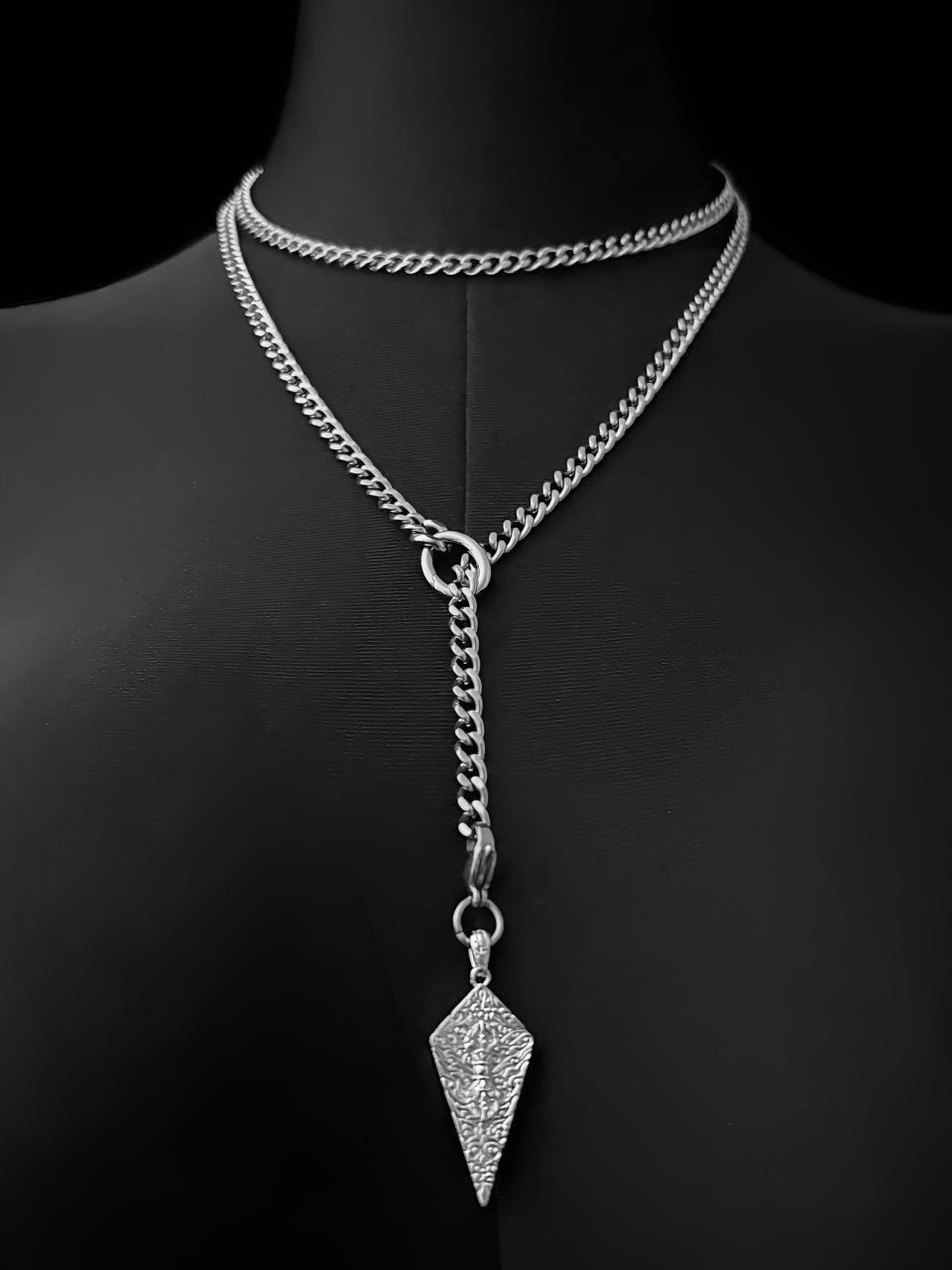 WILDCHOK - Knight’s Shield Loop Choker