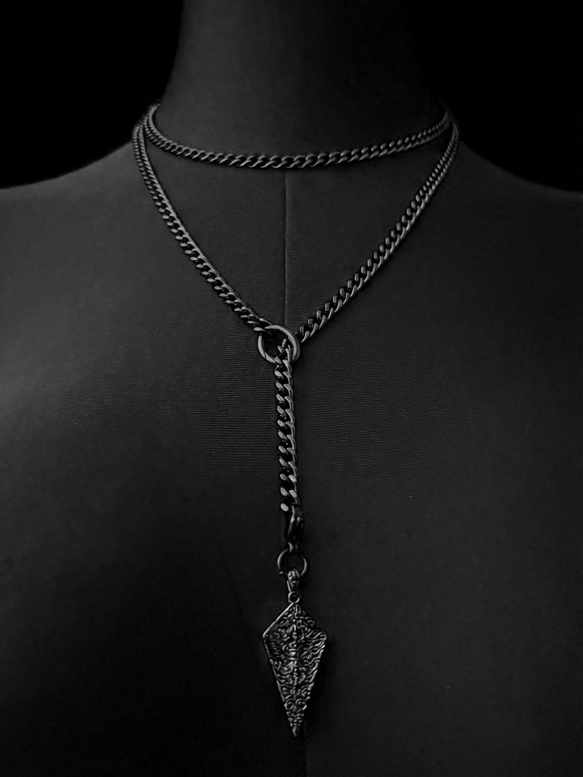 WILDCHOK - Knight’s Shield Loop Choker